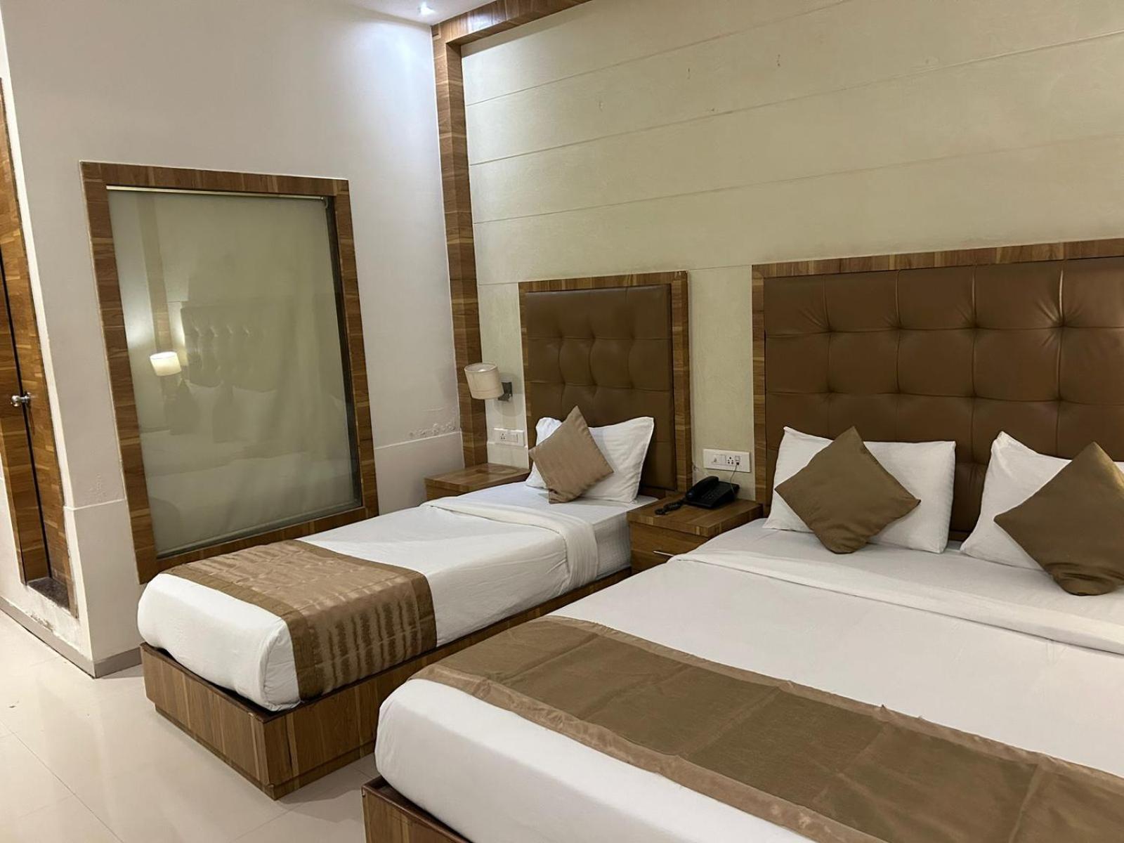 Hotel Bkc Mannat Мумбаи Экстерьер фото