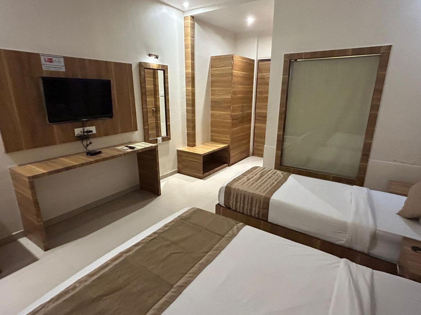 Hotel Bkc Mannat Мумбаи Экстерьер фото