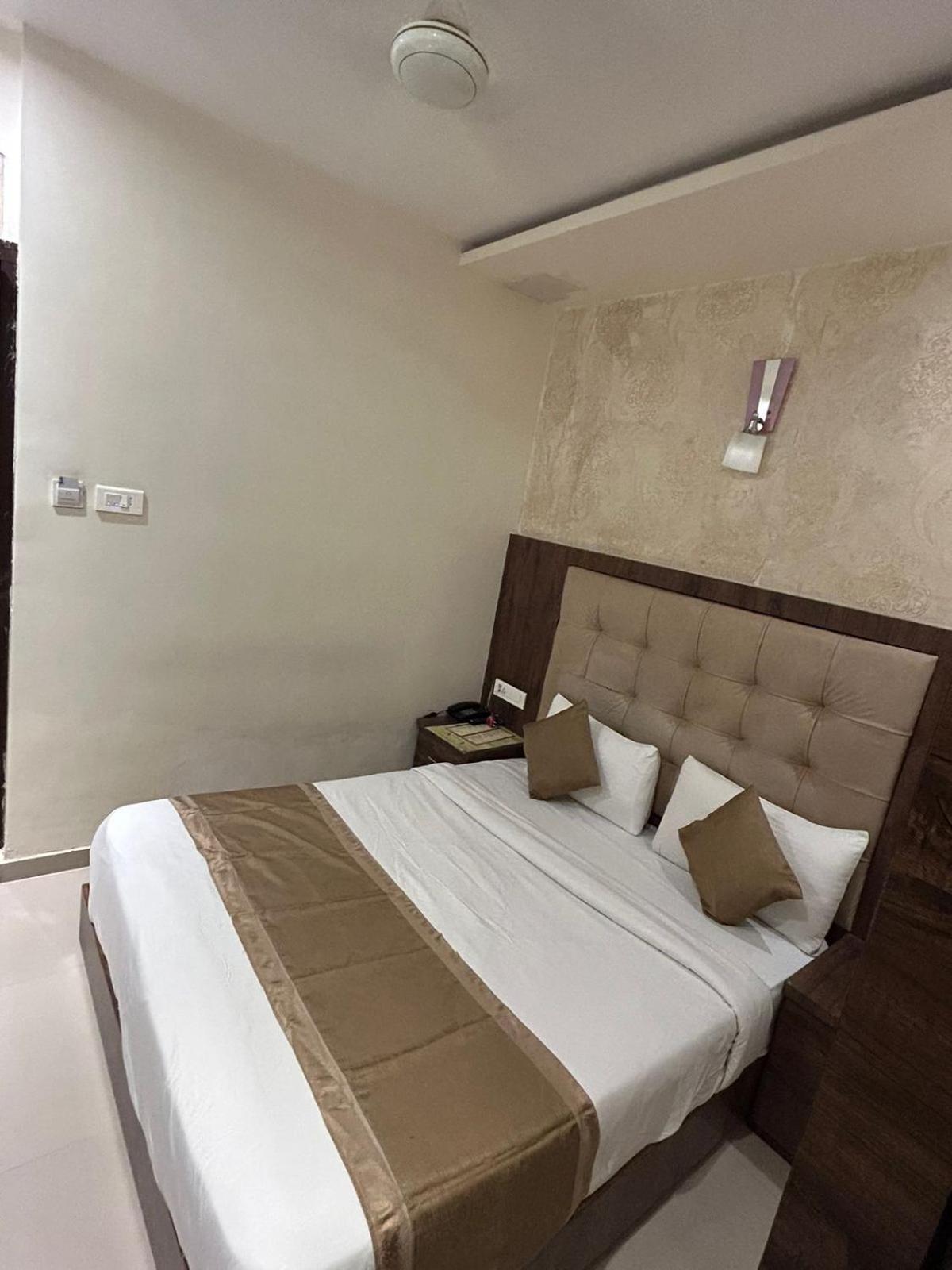 Hotel Bkc Mannat Мумбаи Экстерьер фото
