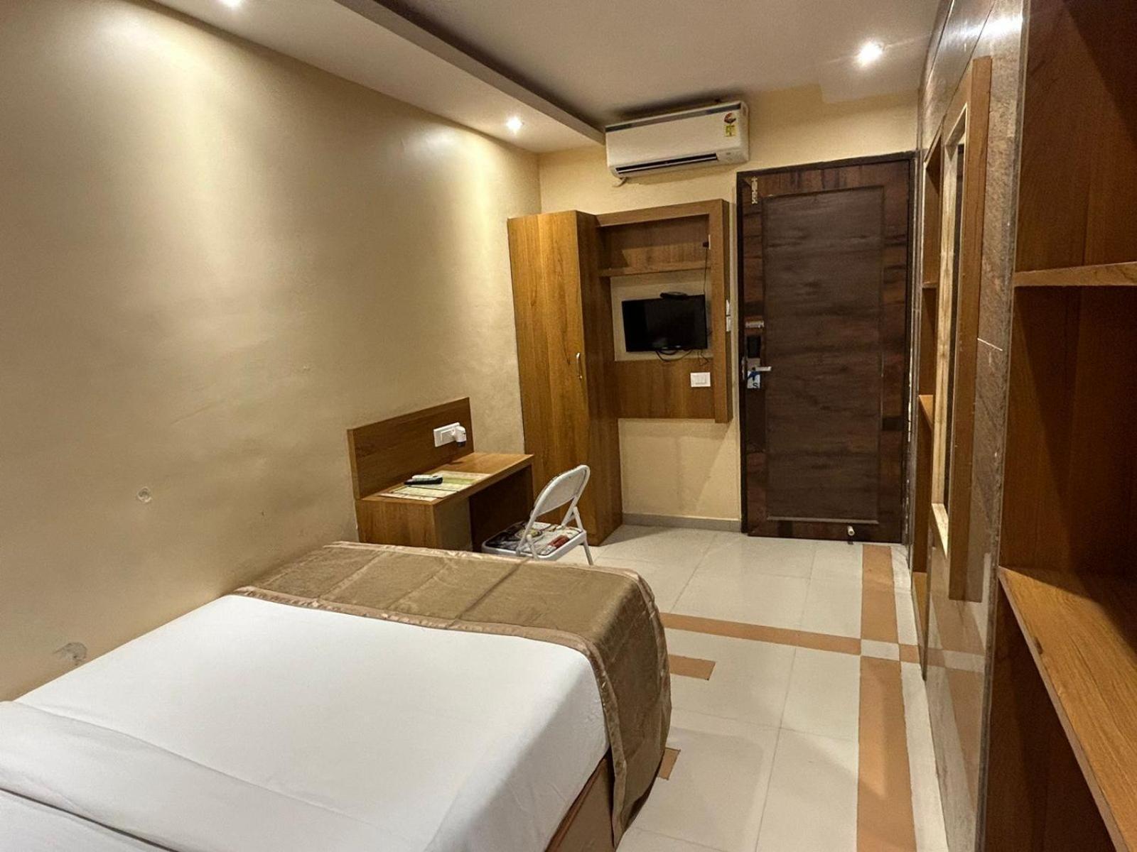 Hotel Bkc Mannat Мумбаи Экстерьер фото